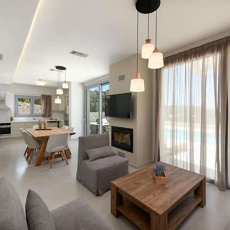 Diamond Dream Villa กามิลารี ภายนอก รูปภาพ